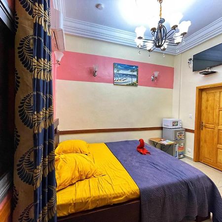 Chambre Meublee Biyem Assi Tkc Yaoundé Zewnętrze zdjęcie