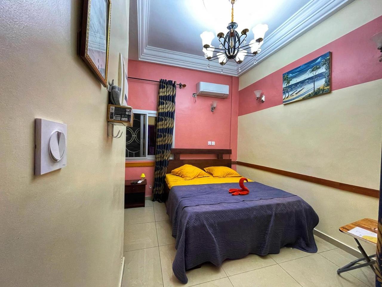 Chambre Meublee Biyem Assi Tkc Yaoundé Zewnętrze zdjęcie